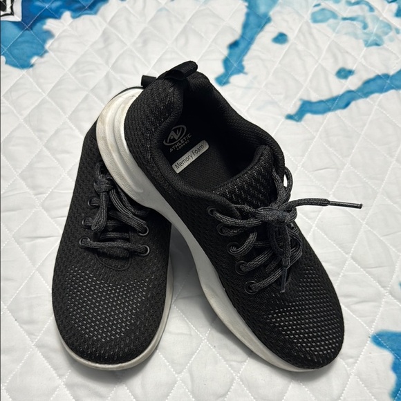 Classic women’s  Black Sneakers - Picture 1 of 5